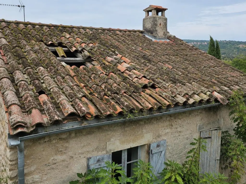 Avant travaux : Rénovation de toiture en tuiles canal – Nîmes